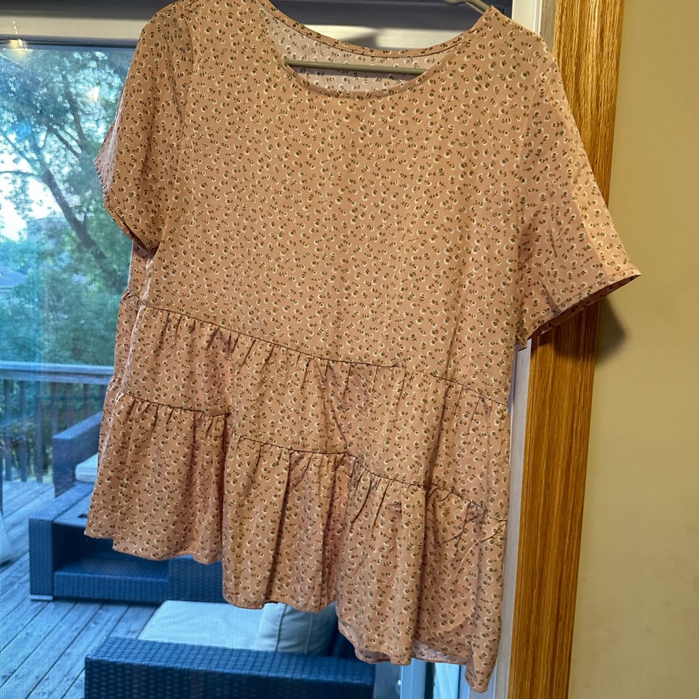 super cute flowy floral shirt!